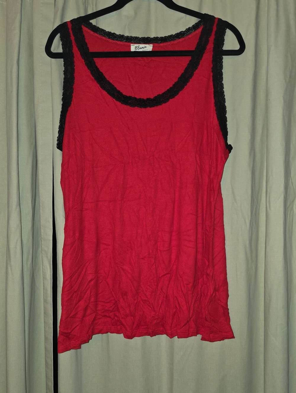 Red Lace-Trim Scoop Tank Top by Blancno
